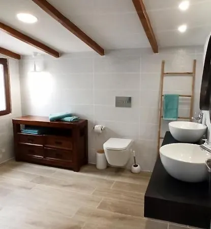 Beautiful With Wifi And Free Parking